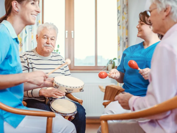 Attività di musicoterapia per anziani